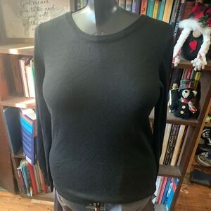 Truly Poppy Stitchfix black S Nelvin ribbon bow back pullover